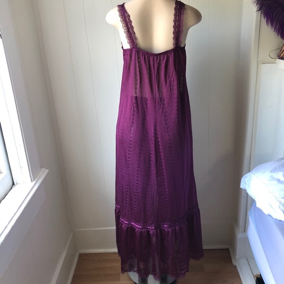 Vintage Plum Nightgown - Picture 4 of 8